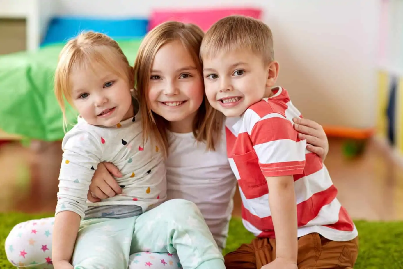 How parents can help siblings get along while nurturing their individual needs and the sibling bond. 10 positive parenting tips to help siblings get along.