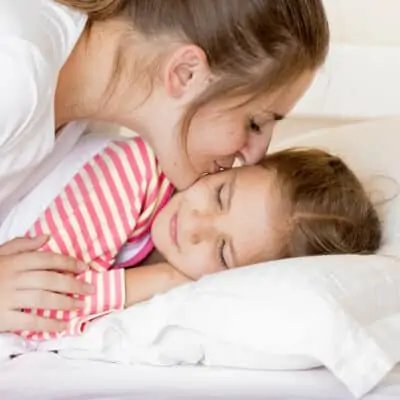 Help wake up kids in the morning and get the day started on the right foot. Waking up kids, how to get your child out of bed in the morning without a battle. 