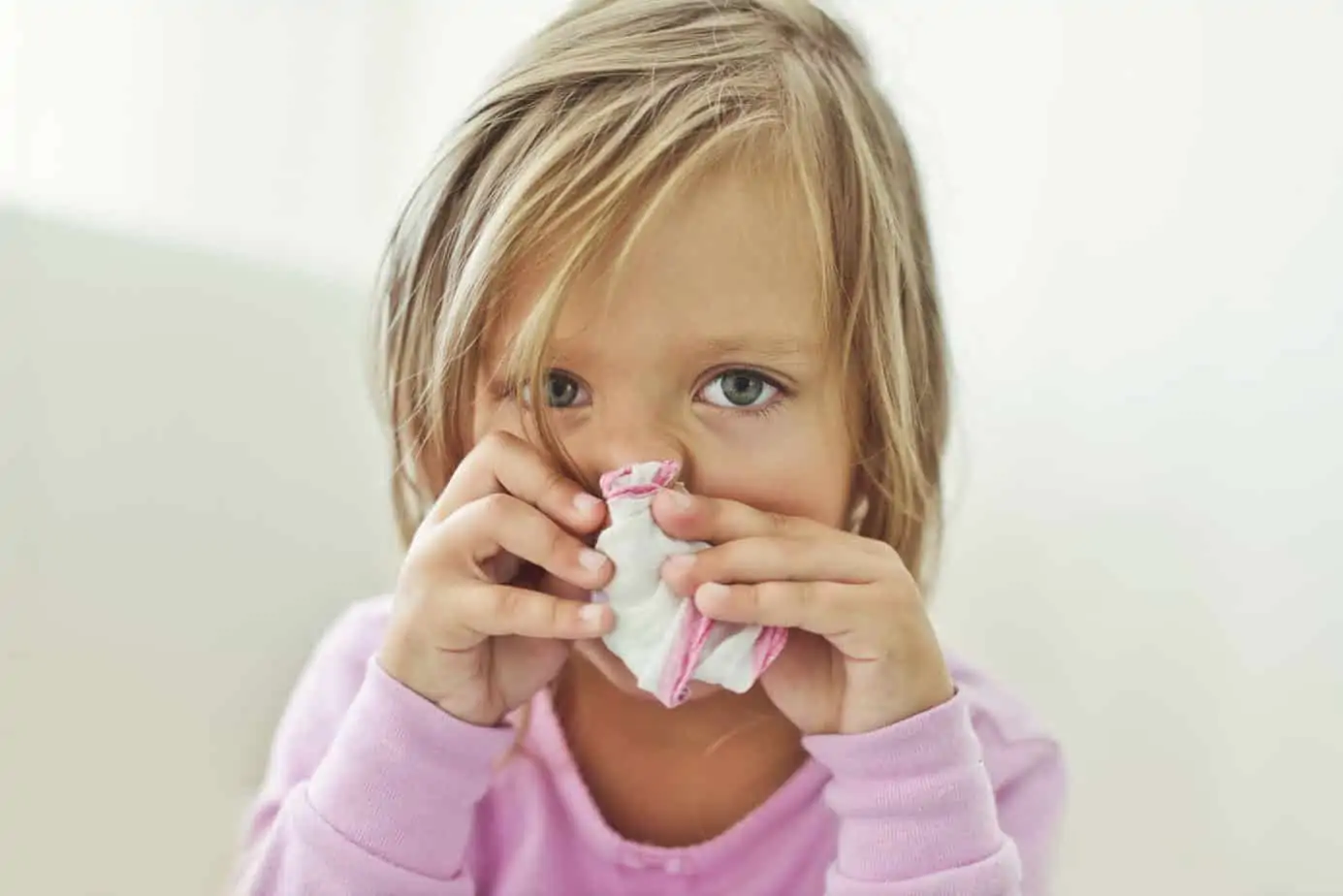 Natural ways to stay healthy this year through cold and flu season. 9 Natural ways to boost your immune system & help your family stay healthy.