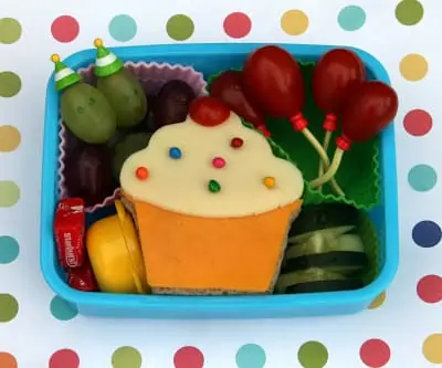 This birthday lunch idea from bentology is a great surprise for your child who attends school on their birthday 