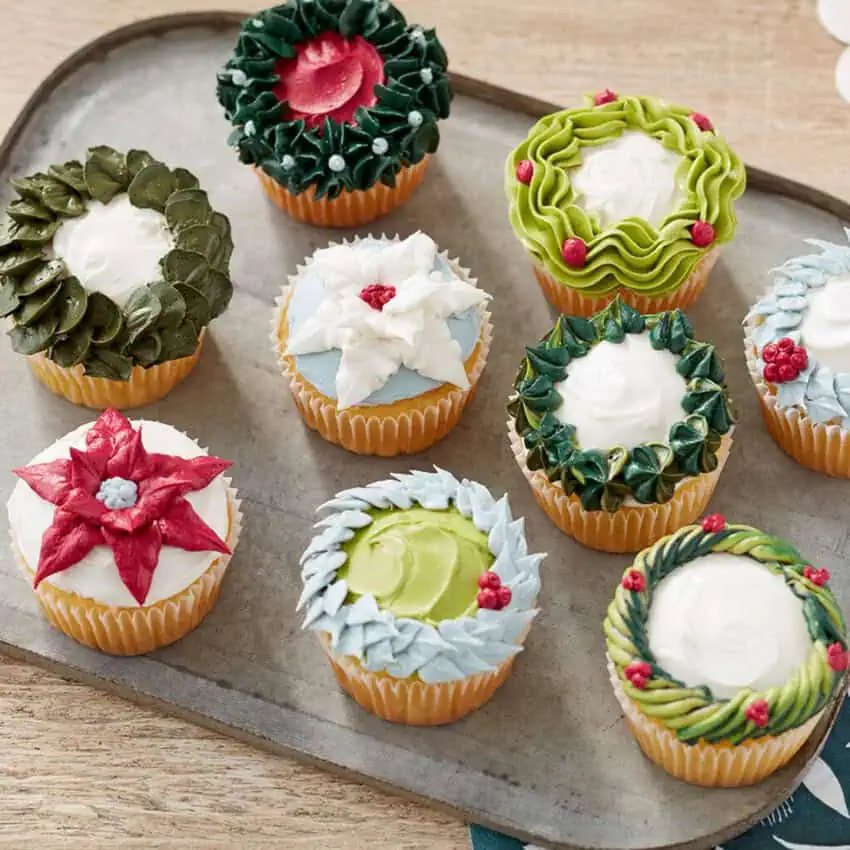 Christmas Wreath and Poinsetta Cupcakes