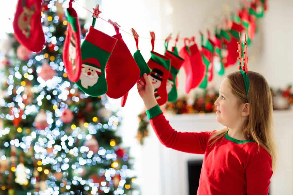 3 Ways to Help Your Kids Give This Christmas - Family Good Things