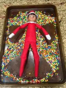 Making-an-angel-with-sprinkles
