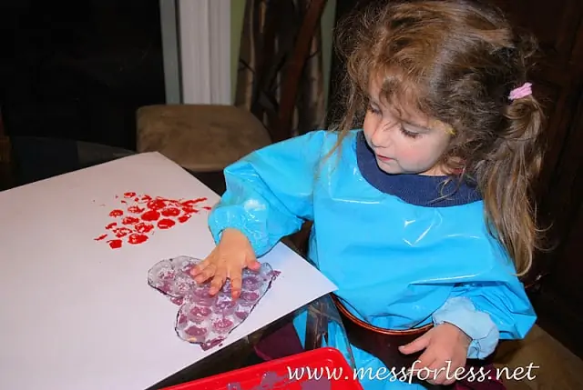 bubble wrap hearts toddler valentines day craft idea