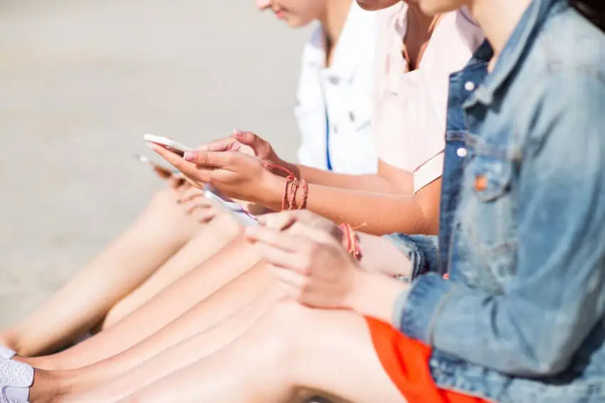 Navigating Online Safety: Protecting Tweens and Teens in the Digital Age
