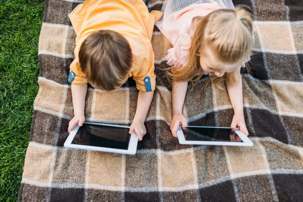 10 simple ways to limit screen time with children. Positive habit-forming ways to create an unplugged family life & raise healthier, more balanced children. 