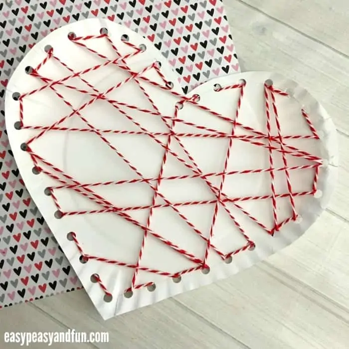 yarn paper plate heart craft